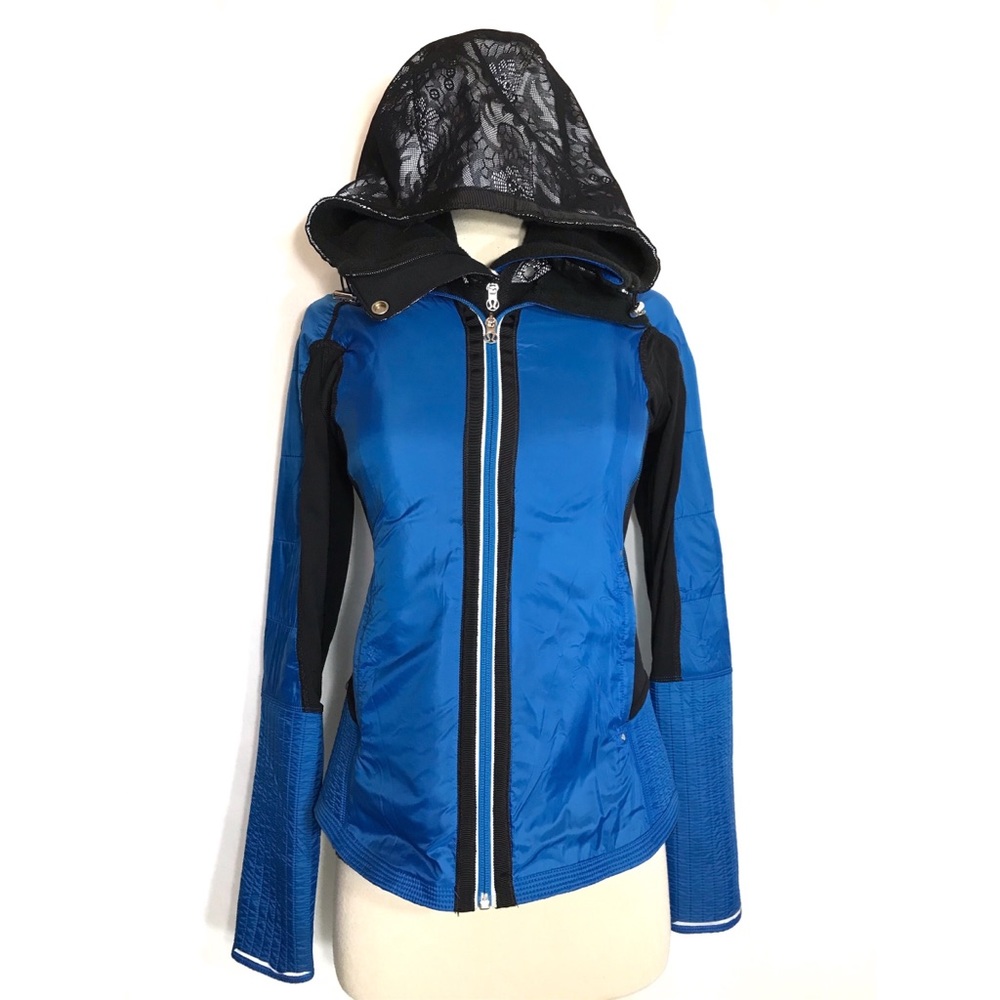 Lululemon Run Bundle Up Hooded Jacket Size 4 - image 1